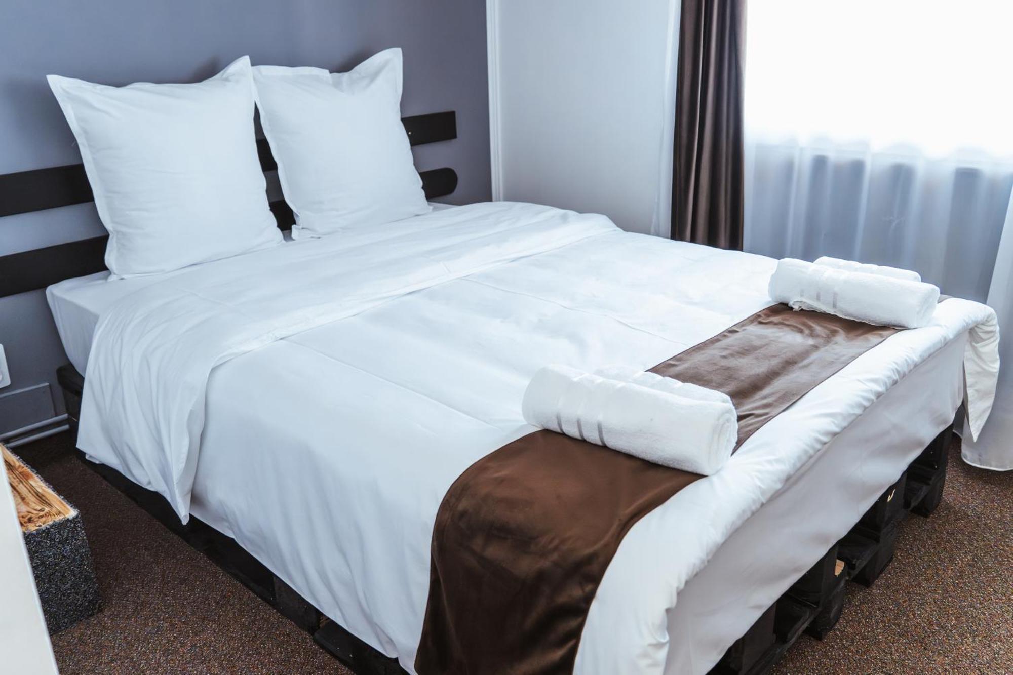 Casa Rosu Hotel Cluj-Napoca Buitenkant foto