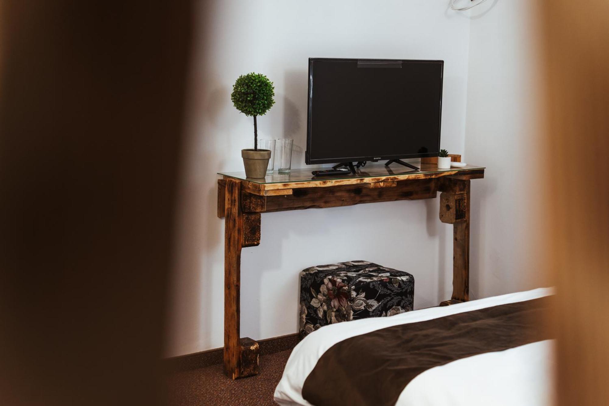 Casa Rosu Hotel Cluj-Napoca Buitenkant foto