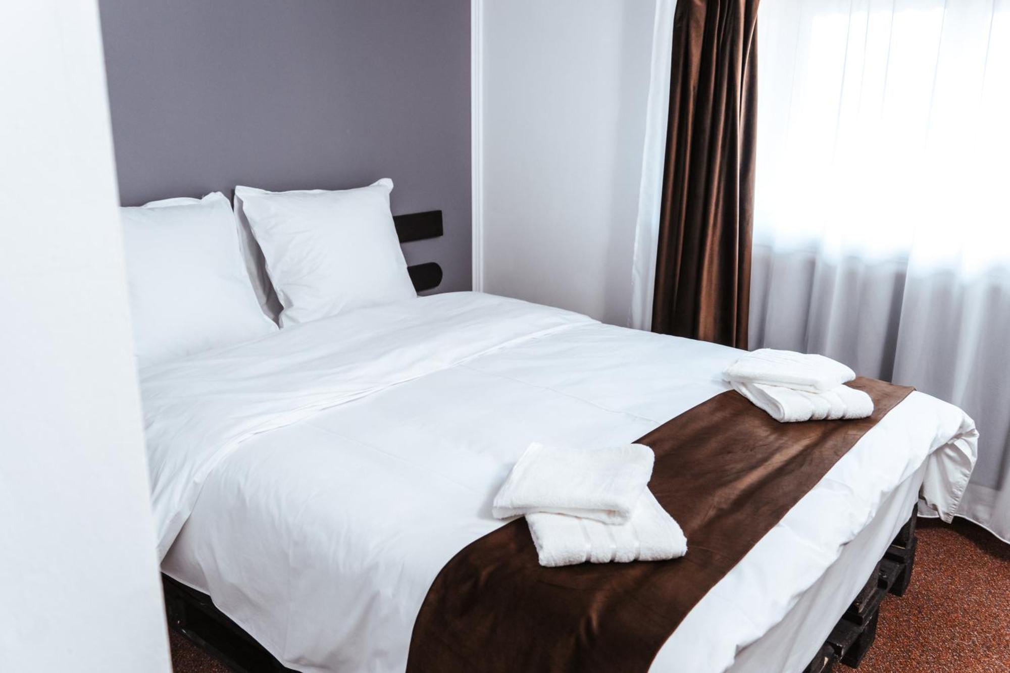 Casa Rosu Hotel Cluj-Napoca Buitenkant foto
